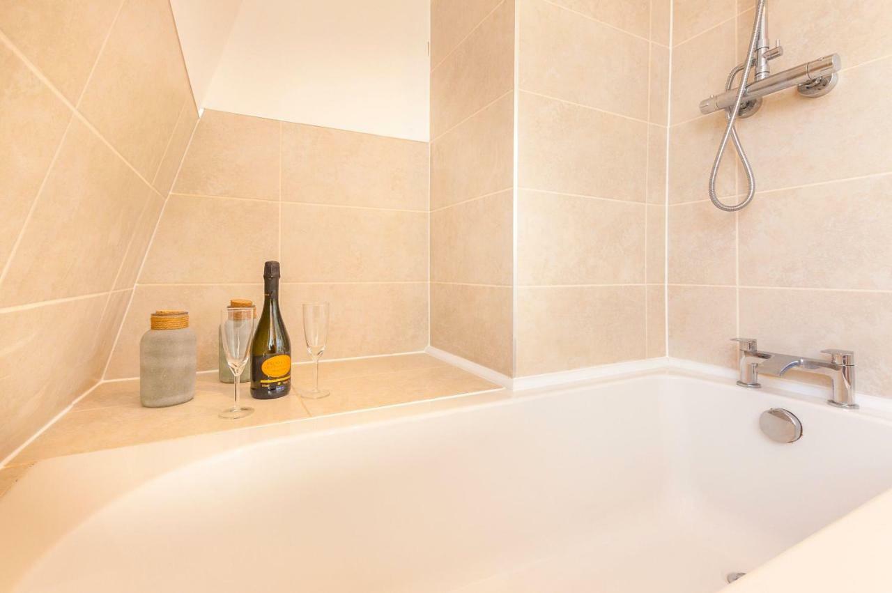 Pure B - Exceptional Views Of Tamar & Royal William Yard With Free Parking & Wifi Apartment Плимът Екстериор снимка