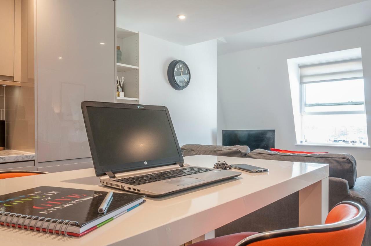 Pure B - Exceptional Views Of Tamar & Royal William Yard With Free Parking & Wifi Apartment Плимът Екстериор снимка
